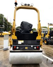 XCMG Factory Road Compactor Machine 4 Ton Mini Road Roller Double Drum XD140 Price